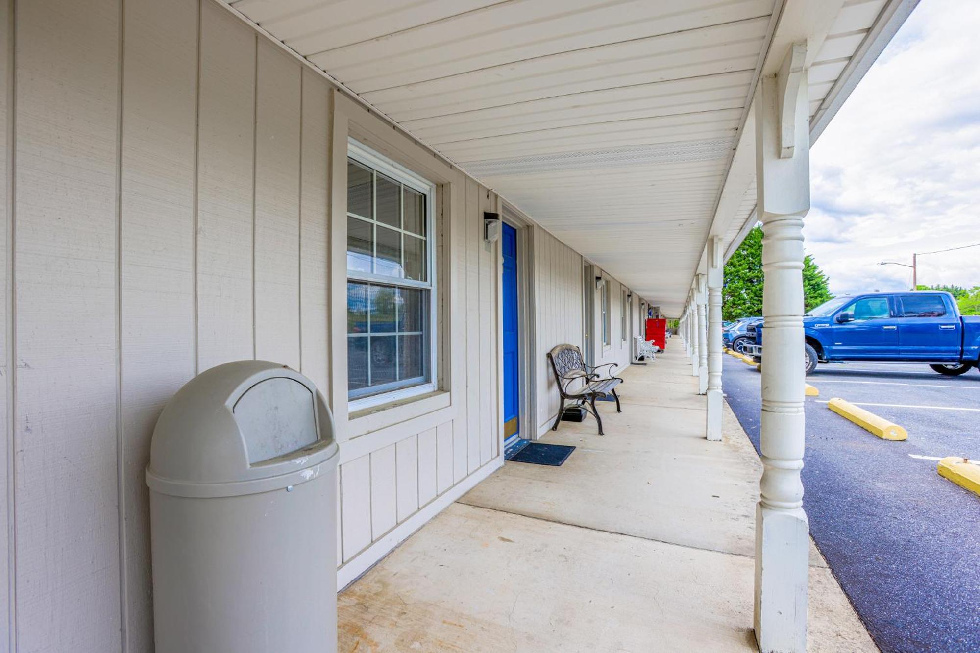 Relax Inn By Oyo Natural Bridge I-81 Exterior foto
