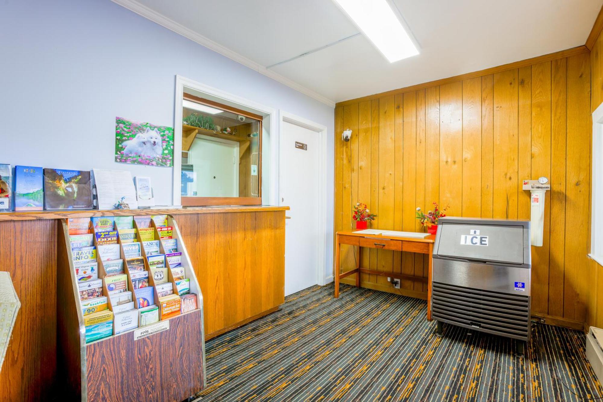 Relax Inn By Oyo Natural Bridge I-81 Exterior foto