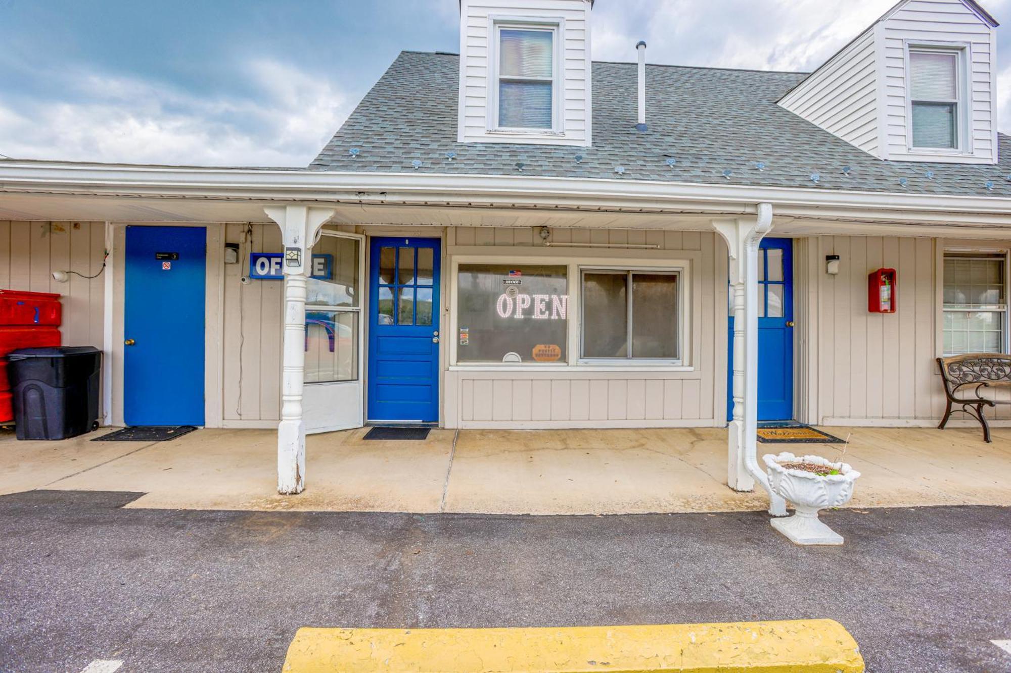 Relax Inn By Oyo Natural Bridge I-81 Exterior foto