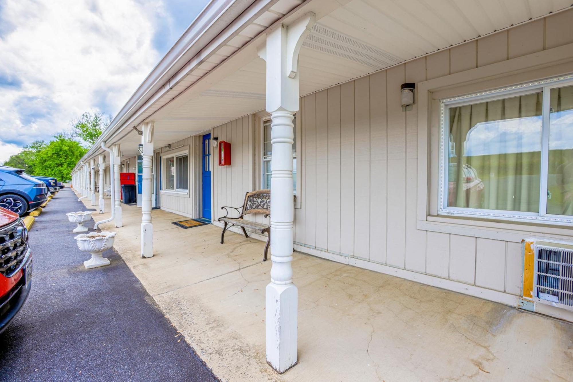 Relax Inn By Oyo Natural Bridge I-81 Exterior foto