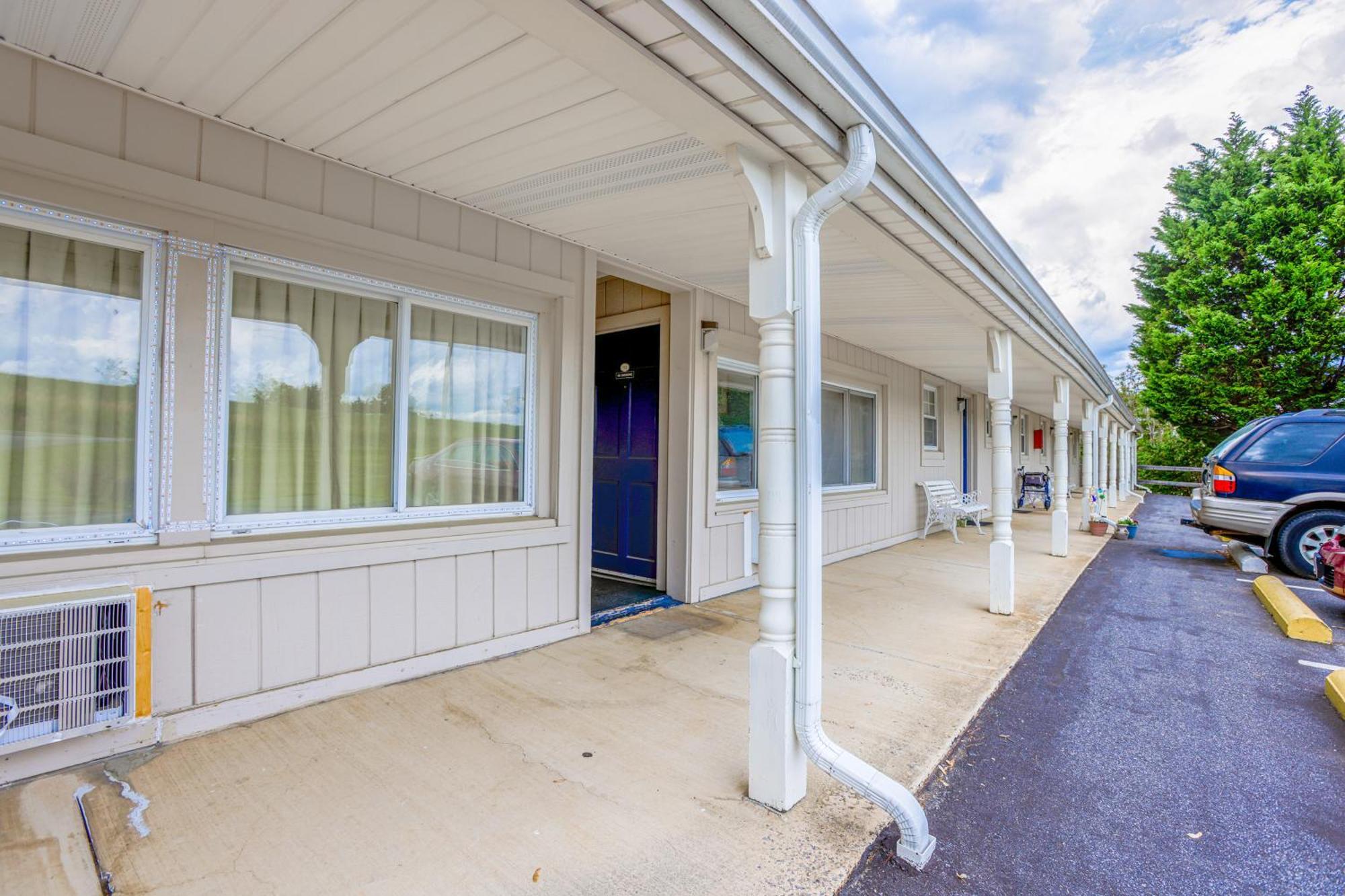 Relax Inn By Oyo Natural Bridge I-81 Exterior foto